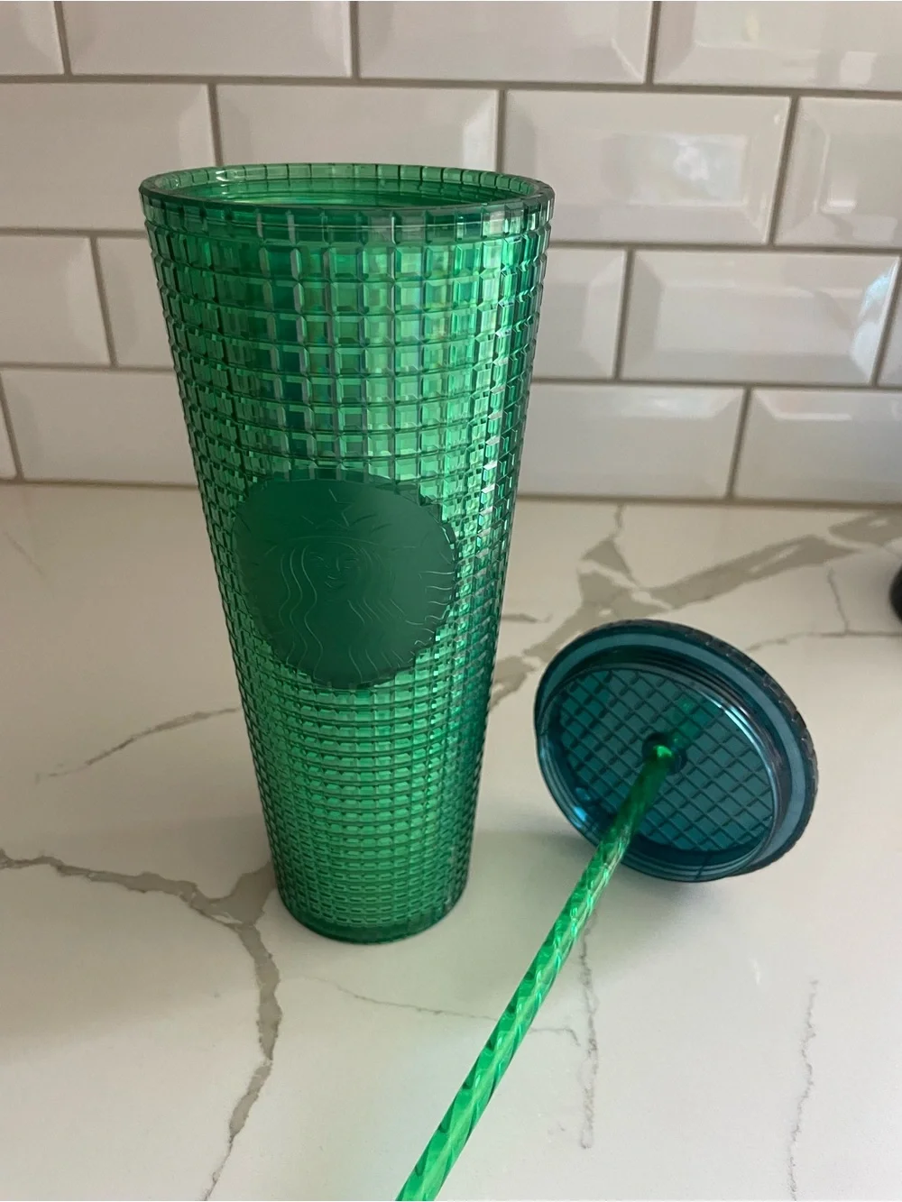 Starbucks 2022 shiny emerald green grid mirror 24oz venti cup tumbler lid straw
